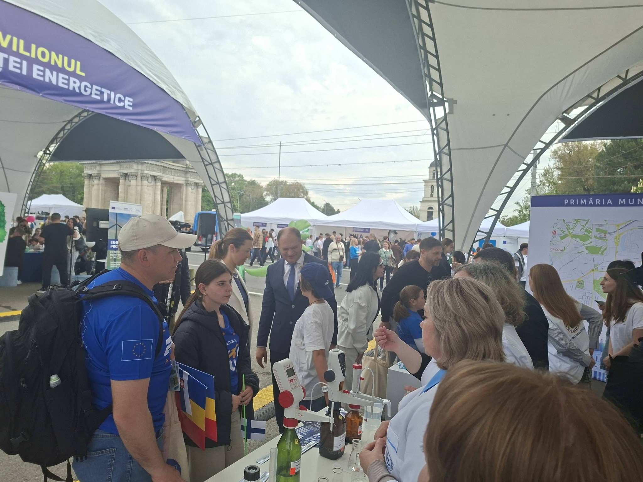 Primarul municipiului Chișinău, Ion Ceban, a fost prezent în cadrul Orașului European, organizat în Piața Marii Adunări Naționale, unde au fost prezentate investițiile majore realizate în ultimii ani pentru modernizarea sistemului de alimentare cu apă și canalizare din Capitală.